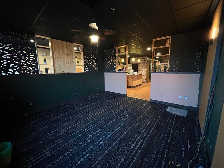 More Photos Of 2306-2332 Hassell Rd, Hoffman Estates General Retail For Sale