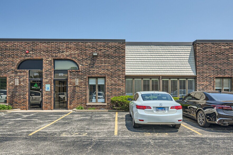 More Photos Of 271-285 E Helen Rd, Palatine Light Distribution For Sale