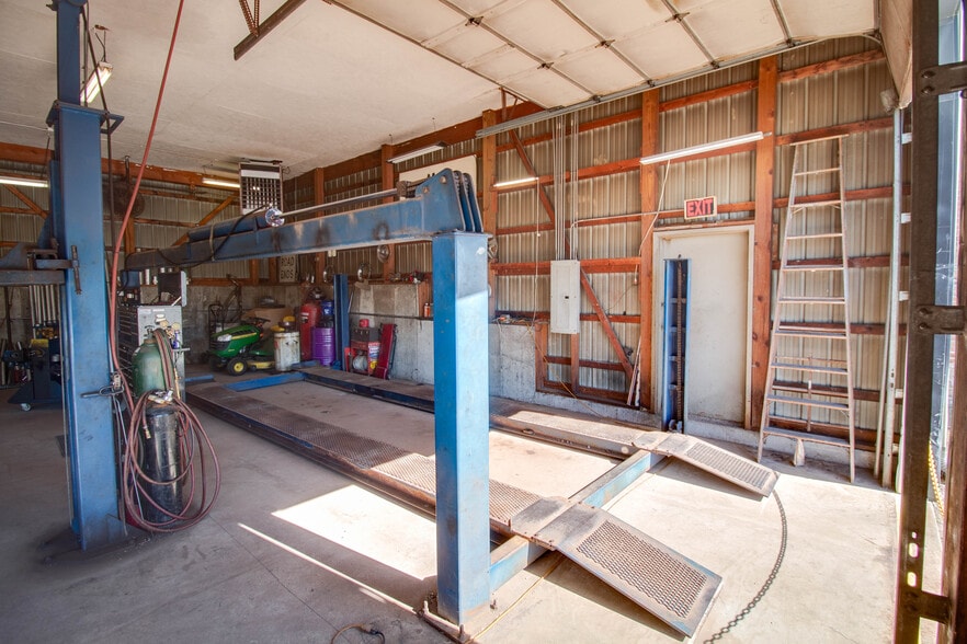 More Photos Of 808 E Broadway, Alton Specialty For Sale