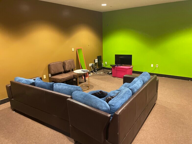 More Photos Of 1700 35th St, Orlando Warehouse For Lease