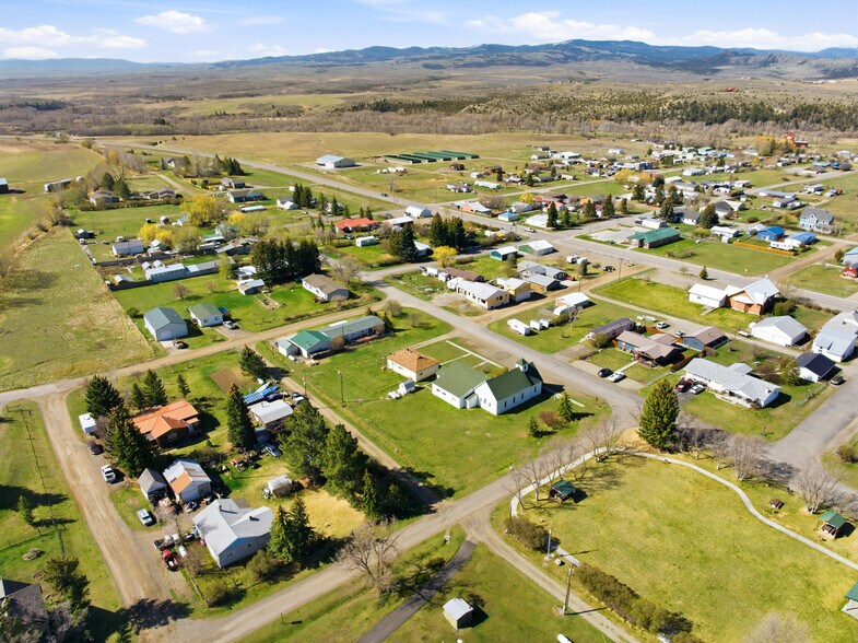 More Photos Of 210 Miles Ave, Clyde Park Specialty For Sale