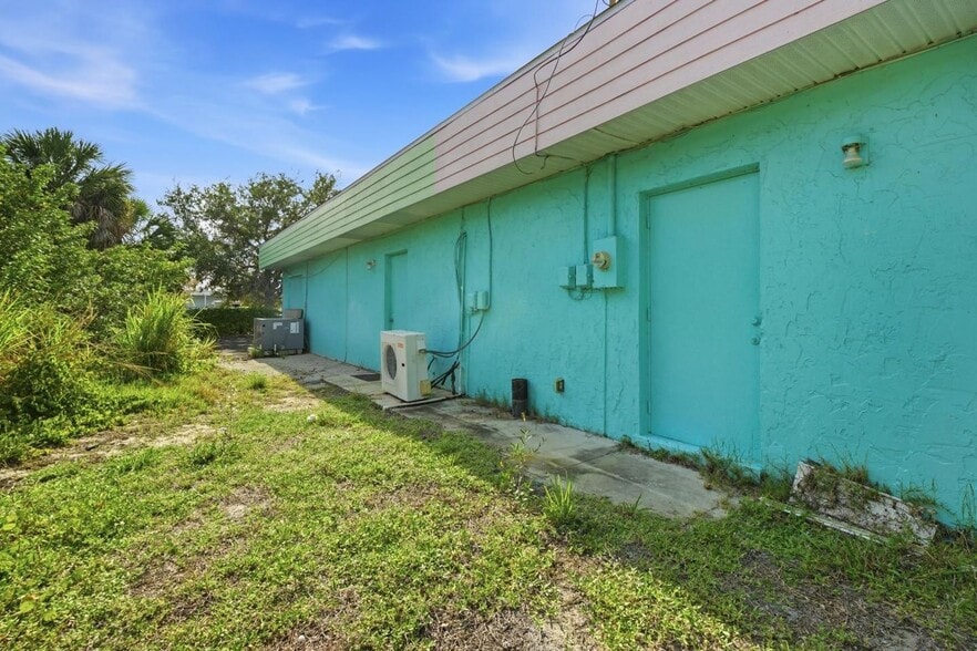 More Photos Of 1503 S McCall Rd, Englewood Freestanding For Sale