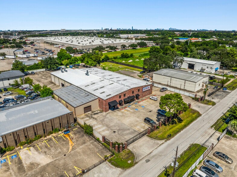 More Photos Of 10522 Brighton Ln, Houston Service For Sale