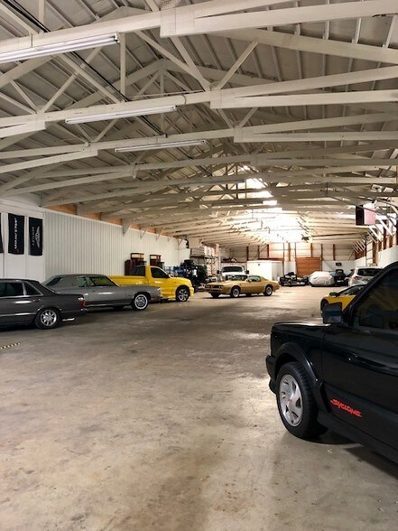 More Photos Of 500 N Congress Ave, Evansville Warehouse For Sale