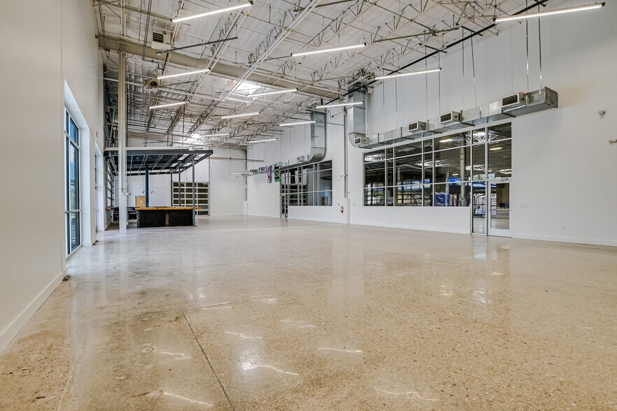 More Photos Of 10420 Metric Blvd, Austin Warehouse For Lease