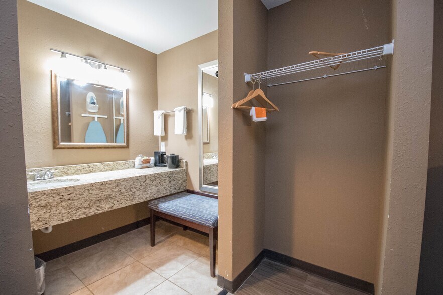 More Photos Of 750 Cobb Place Blvd NW, Kennesaw Hotel For Sale