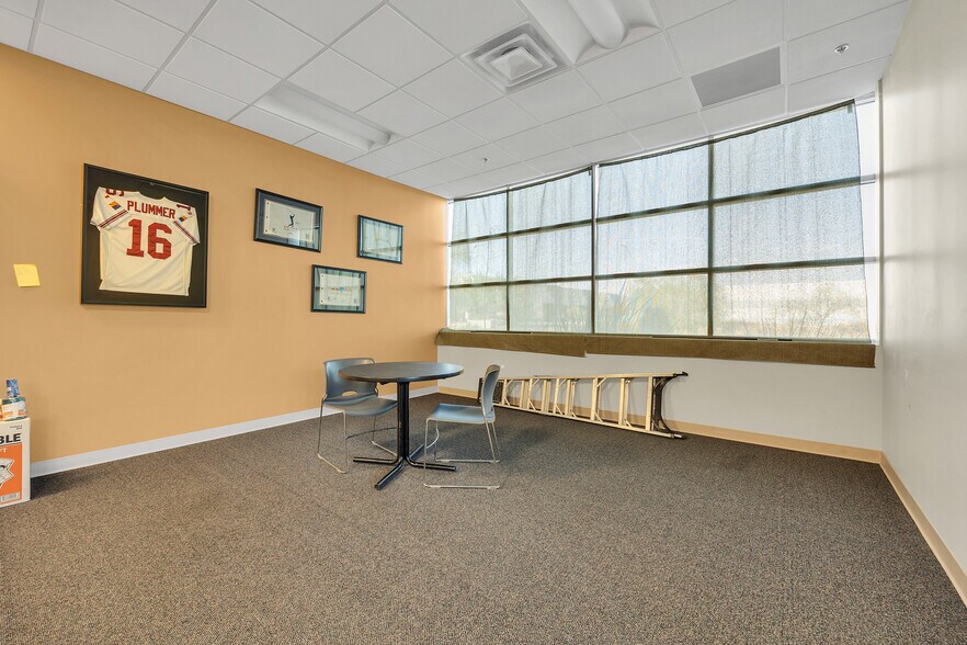 More Photos Of 23320 N 18th Dr, Phoenix Warehouse For Sale