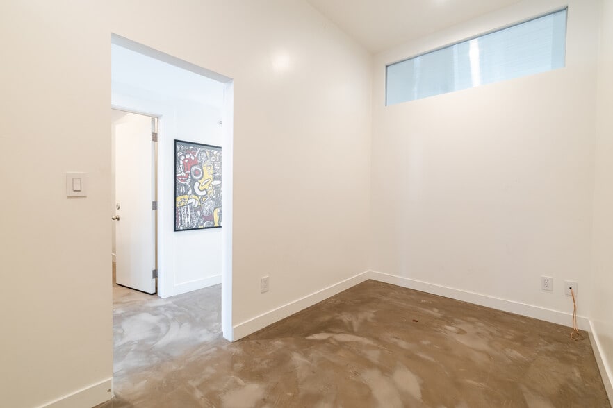 More Photos Of 5655 E Beverly Blvd, Los Angeles General Retail For Lease