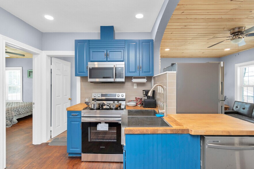 More Photos Of 915 8th St, Galveston Apartments For Sale