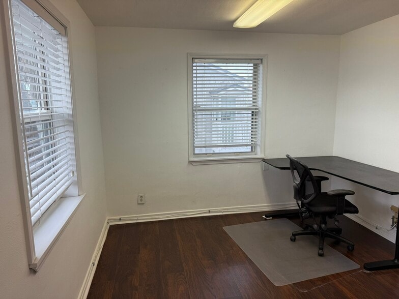 More Photos Of 235 9th Ave N, Jacksonville Beach Loft Creative Space For Lease