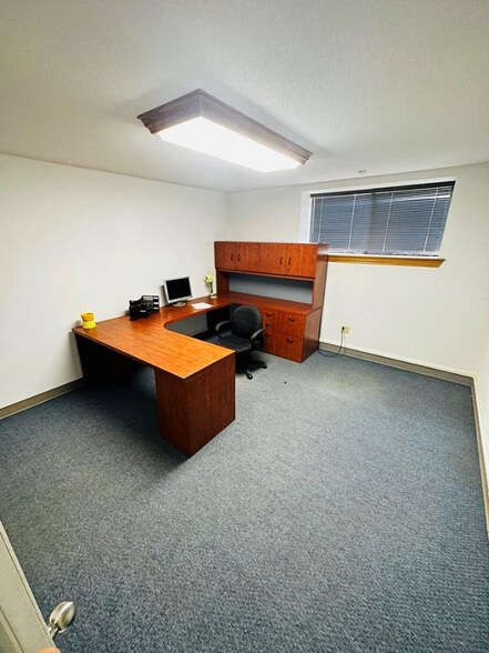 More Photos Of 169 Carol Dr, Pollok Flex For Sale