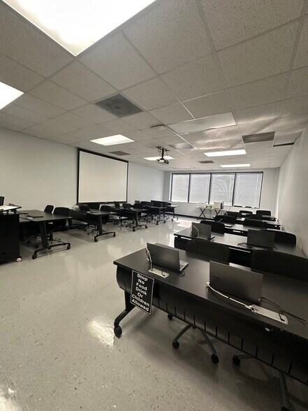 More Photos Of 8141 Hull Street Rd, Richmond Office For Sale