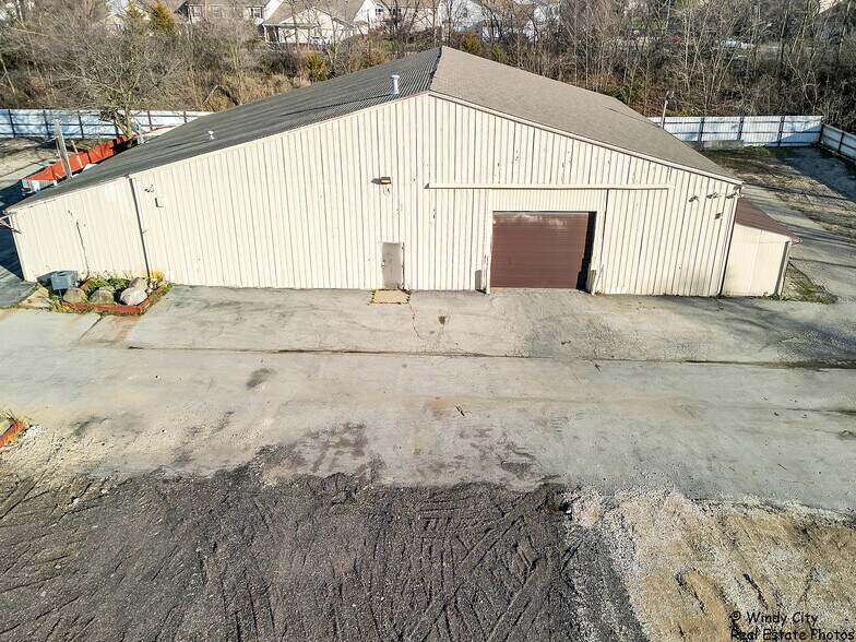 More Photos Of 301 Ramona Ave, Elgin Warehouse For Sale