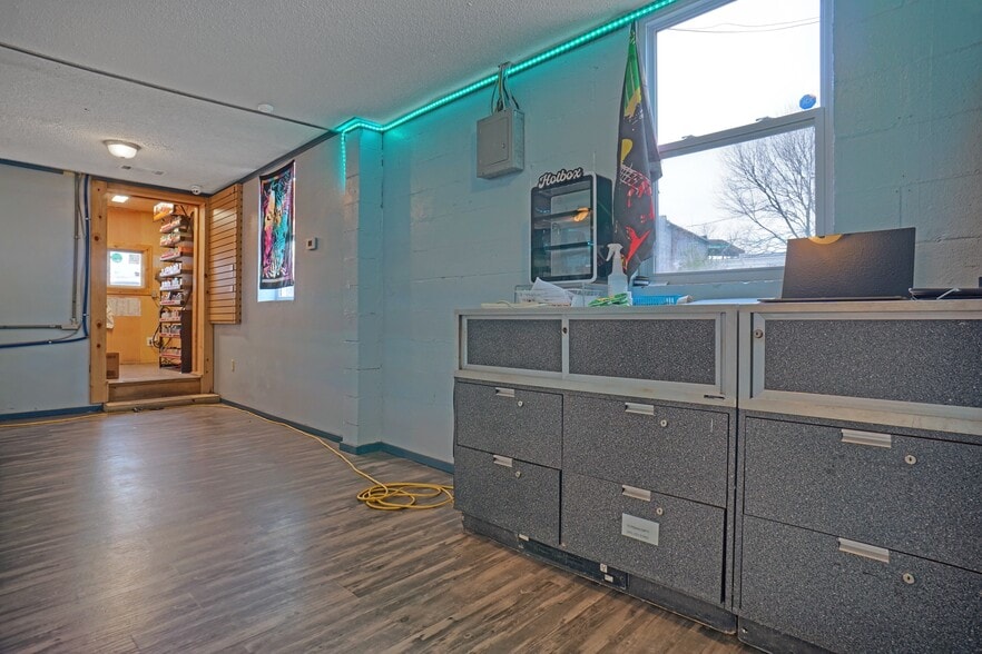 More Photos Of 10 Camp St, Dover Storefront For Sale