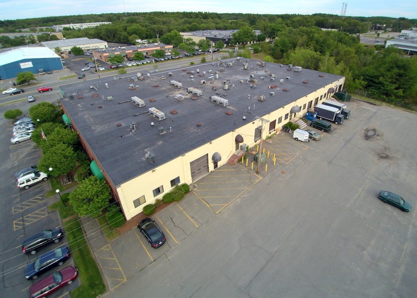 More Photos Of 1041 Pearl St, Brockton Showroom For Lease