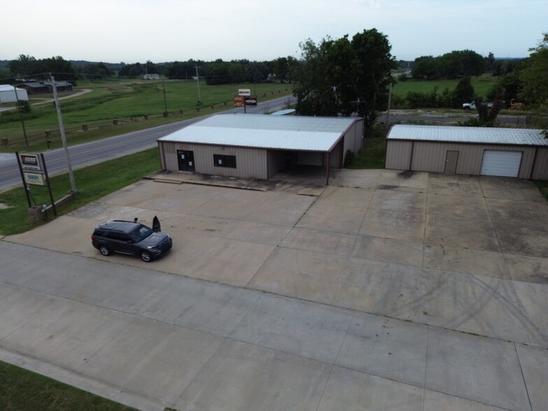 More Photos Of 542-544 Chestnut St, Skiatook Warehouse For Lease