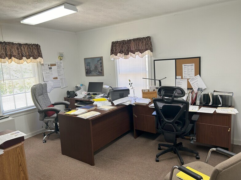 More Photos Of 848 S Cobb Dr, Marietta Storefront Retail Office For Sale