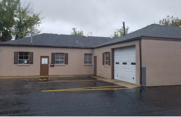 More Photos Of 528 N Milwaukee Ave, Wheeling Auto Repair For Sale