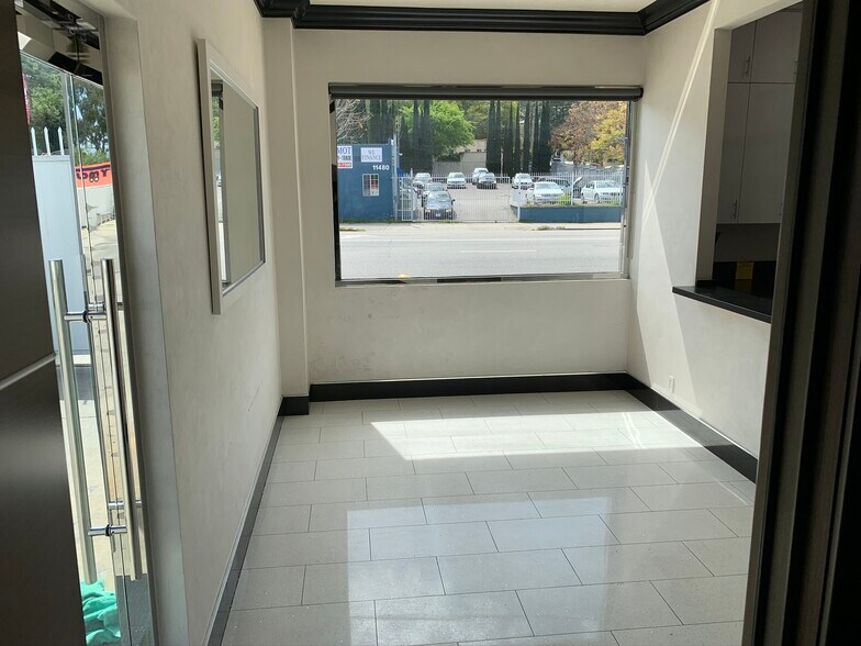 More Photos Of 11481 Ventura Blvd, Studio City Auto Repair For Lease