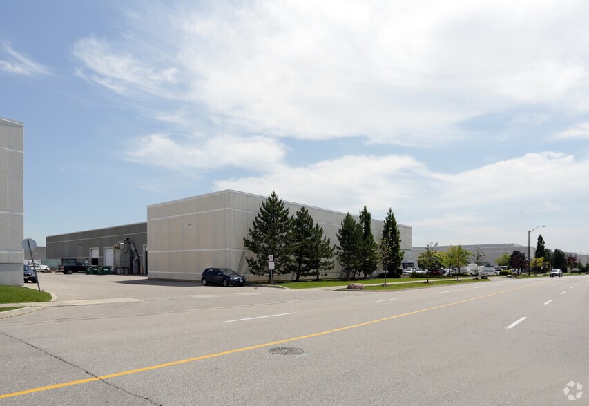 More Photos Of 3585 Laird Rd, Mississauga Warehouse For Lease