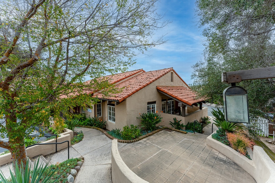 More Photos Of 2398 San Diego Ave, San Diego Office For Sale