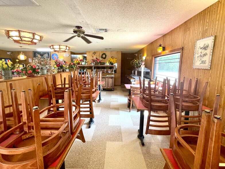 More Photos Of 924 N Main St, Mountain Grove Restaurant For Sale