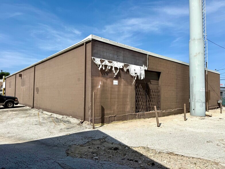 More Photos Of 5726 Mobud St, San Antonio Religious Facility For Lease