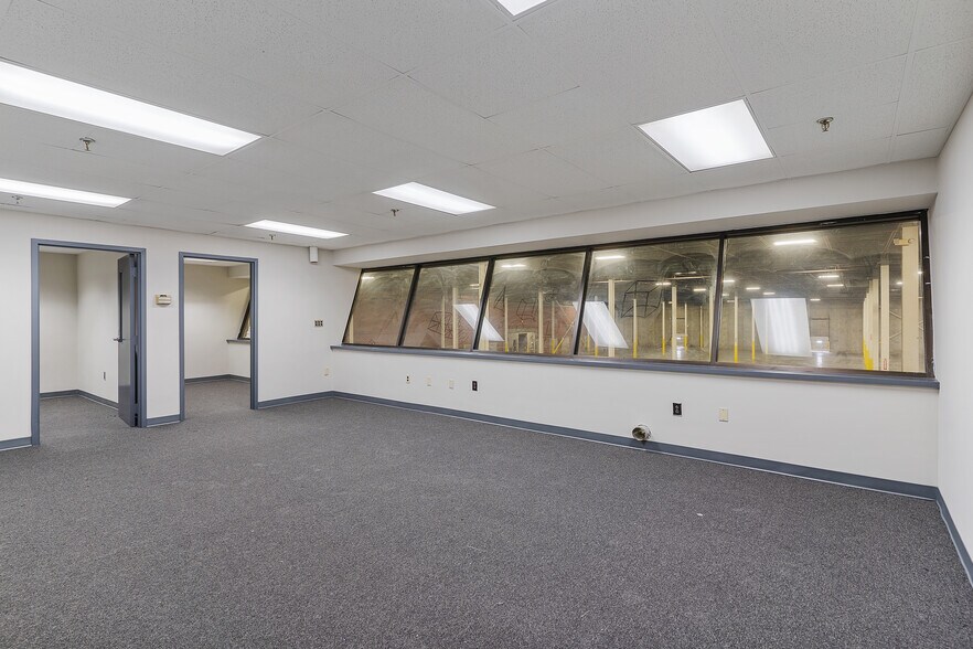 More Photos Of 2251 Sylvan Rd, East Point Warehouse For Lease