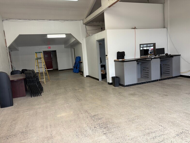 More Photos Of 6816 NE 219th St, Battle Ground General Retail For Lease