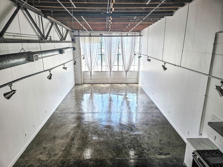 More Photos Of 887 W Marietta St NW, Atlanta Loft Creative Space For Lease