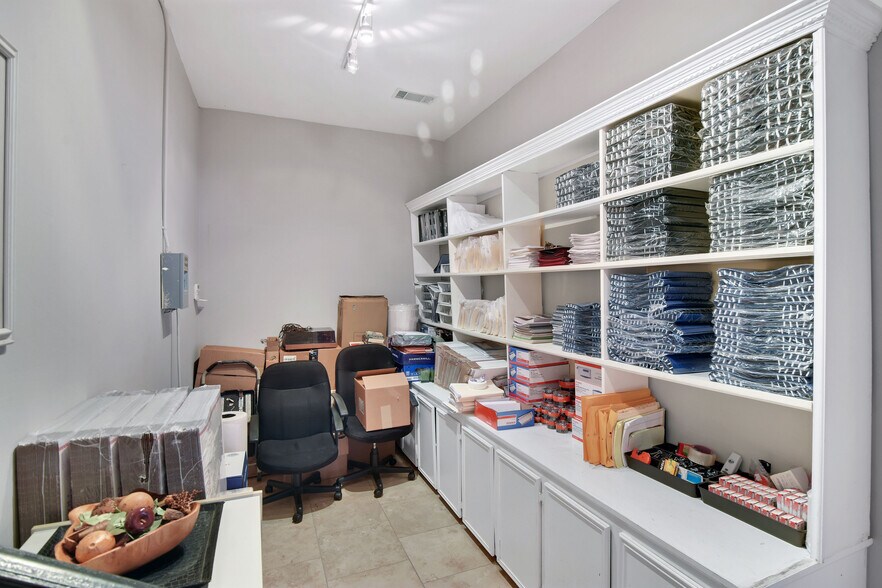 More Photos Of 1607 Norwich St, Brunswick Flex For Sale