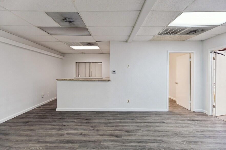 More Photos Of 778 Isom Rd, San Antonio Freestanding For Lease