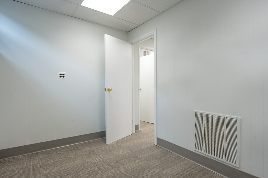 More Photos Of 160 Commack Rd, Commack Medical For Lease