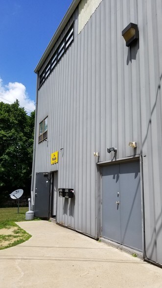 More Photos Of 71 Love Ln, Netcong Warehouse For Lease