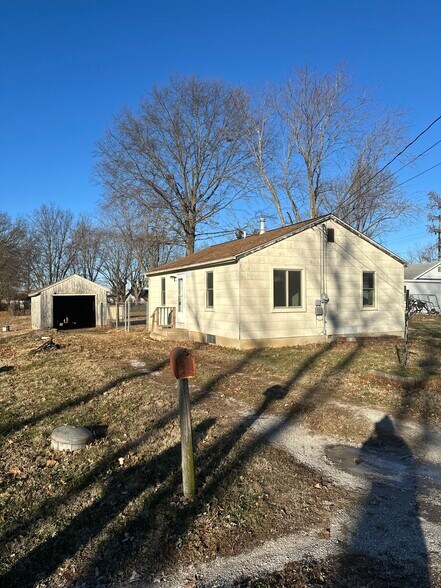 More Photos Of 239 Grand Ave, Waterloo Specialty For Sale