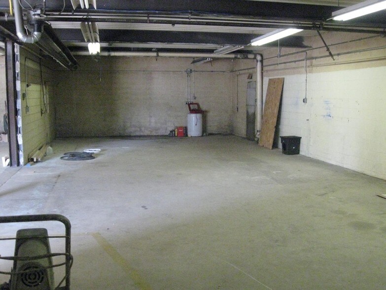 More Photos Of 82-86 W Main St, Reinholds Warehouse For Lease