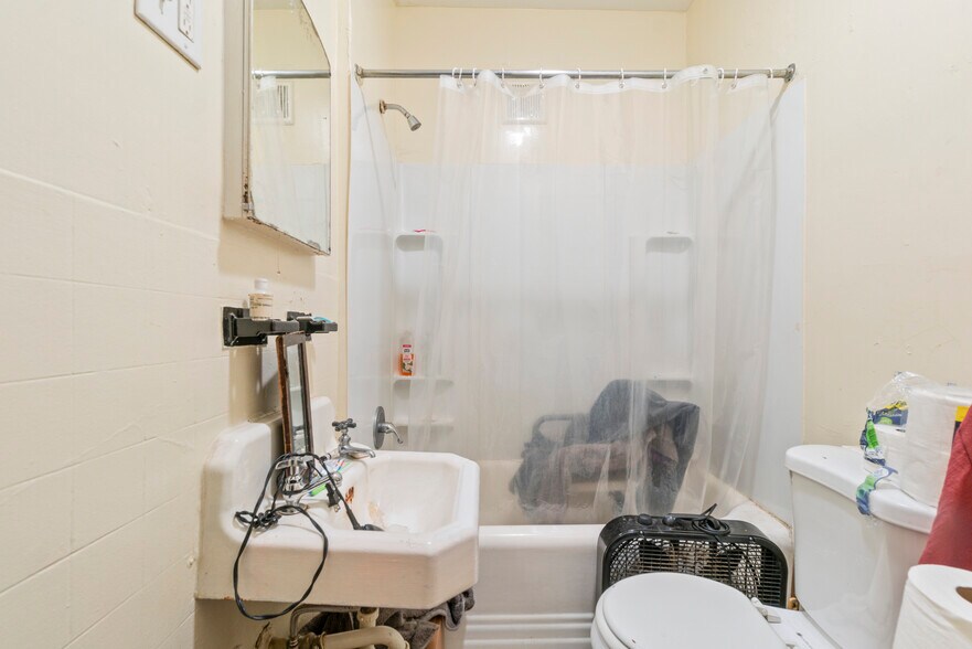 More Photos Of 3941 Lowndes Ave, Baltimore Multifamily For Sale