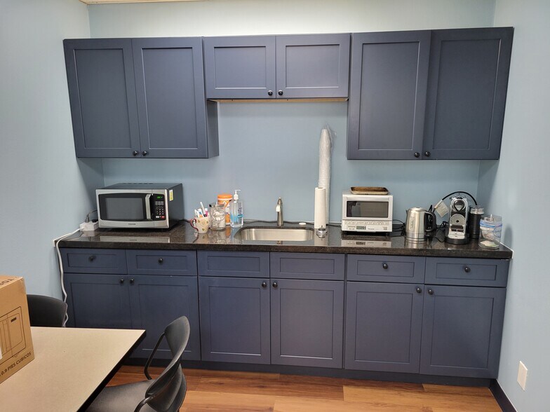 More Photos Of 2045 Space Park Dr, Houston Medical For Lease