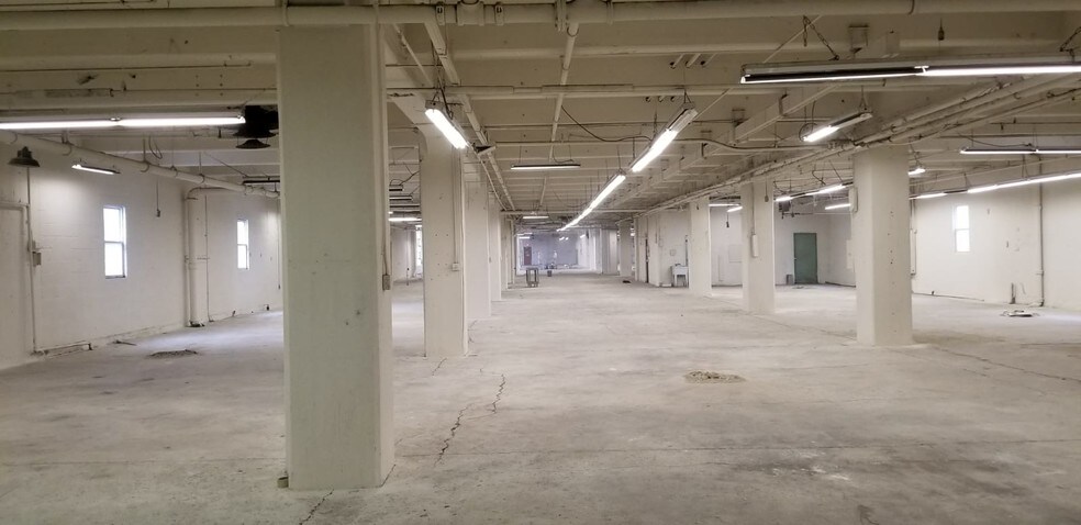 More Photos Of 545 N Arlington Ave, Bloomfield Manufacturing For Lease