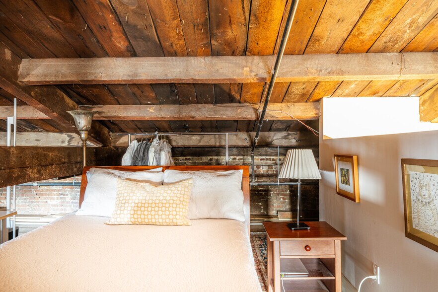 More Photos Of 705 Warren St, Hudson Storefront Retail Residential For Sale