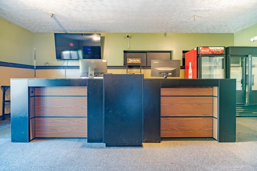 More Photos Of 245 Tanglewood Ct, Taylorsville General Retail For Sale