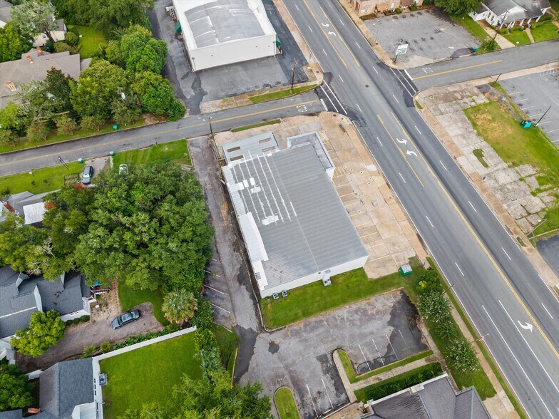 More Photos Of 304 W Jefferson St, Quincy Freestanding For Sale