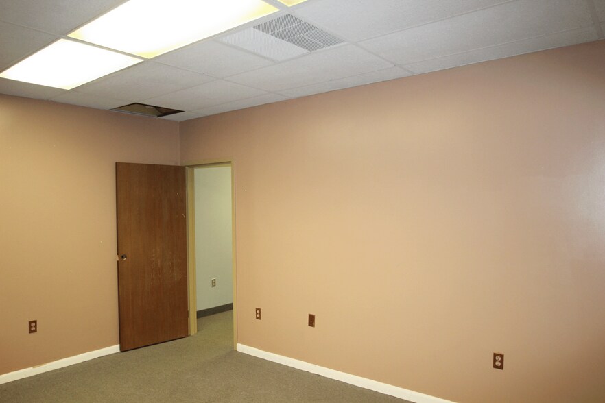 More Photos Of 2656 S Arlington Rd, Akron Office For Lease