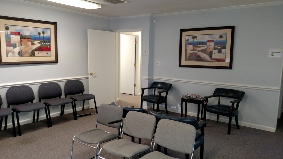 More Photos Of 1703 Country Club Rd, Jacksonville Medical For Lease