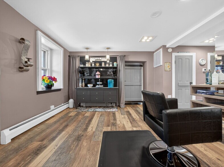 More Photos Of 1434-1436 W Broad St, Quakertown Office For Sale