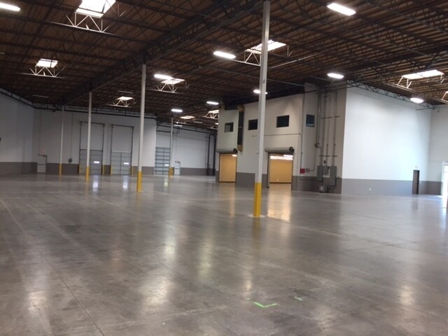 More Photos Of 28016 Industry Dr, Valencia Warehouse For Lease