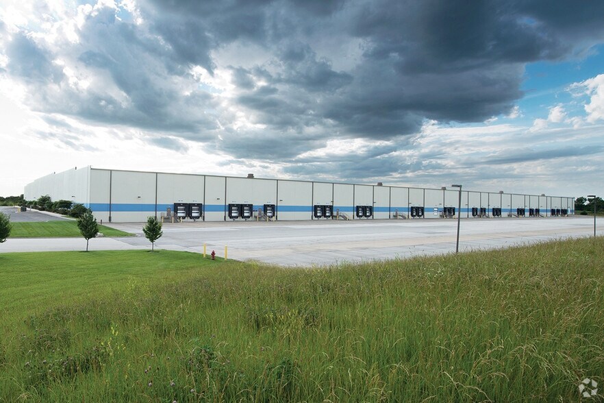 More Photos Of 27200 W 157th St, New Century Distribution For Lease