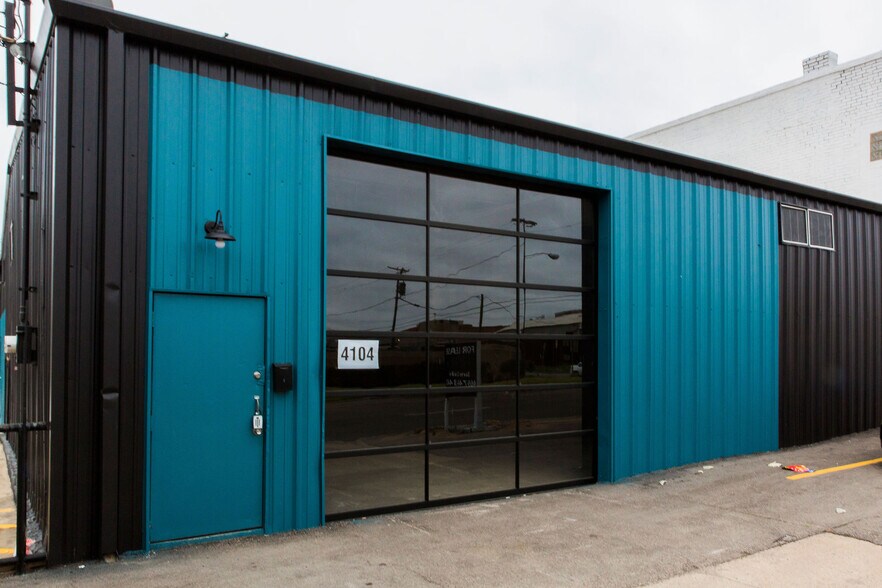 More Photos Of 4104 Main St, Dallas Storefront Retail Office For Lease