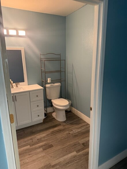 More Photos Of 2702-2714 Country Club Blvd, Stockton Unknown For Lease