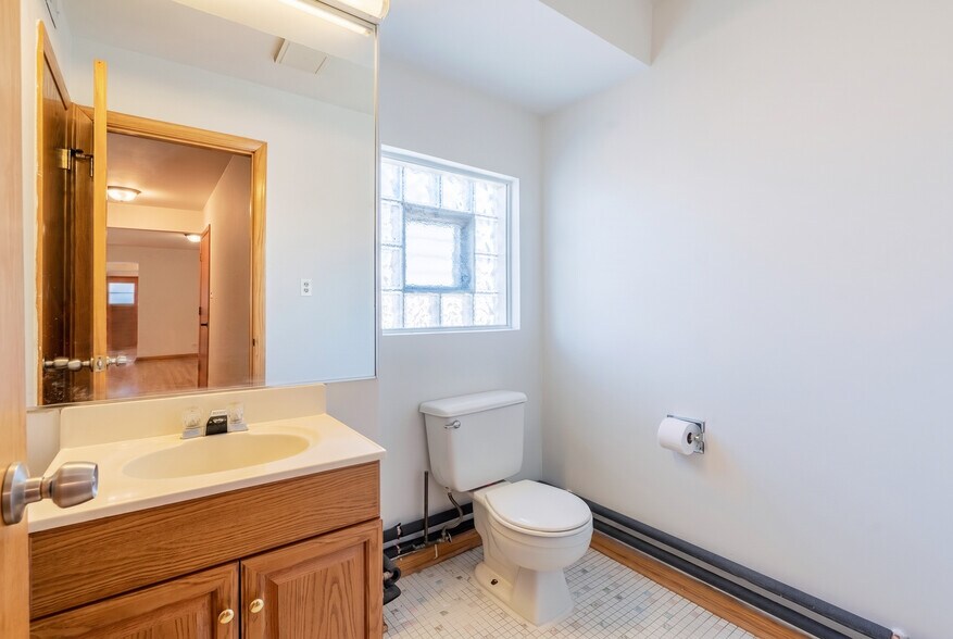 More Photos Of 6135 N Elston Ave, Chicago Office Residential For Sale